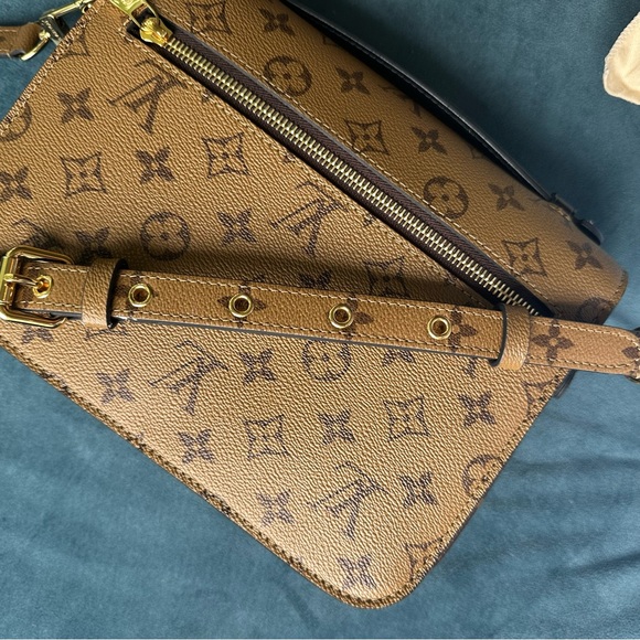 Louis Vuitton Pochette Metis Reverse Monogram Canvas - Picture 10 of 15